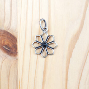 "Yatsu-Giku" Shippō Charm – Kuro (Black), Large
