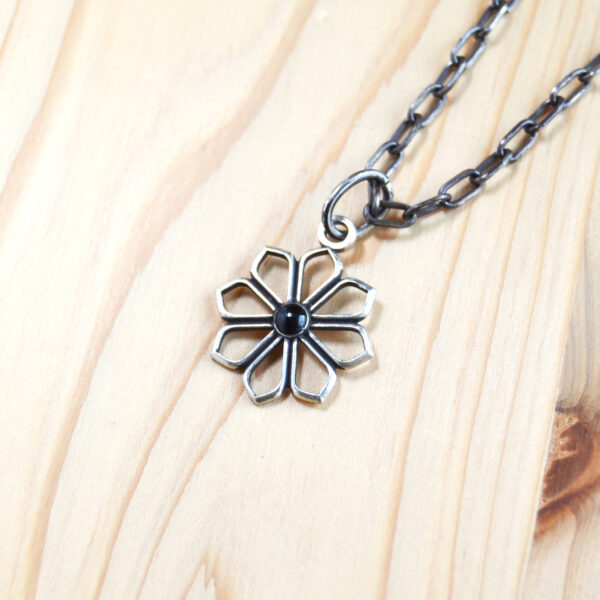 "Yatsu-Giku" Shippō Charm – Kuro (Black), Large - Image 4