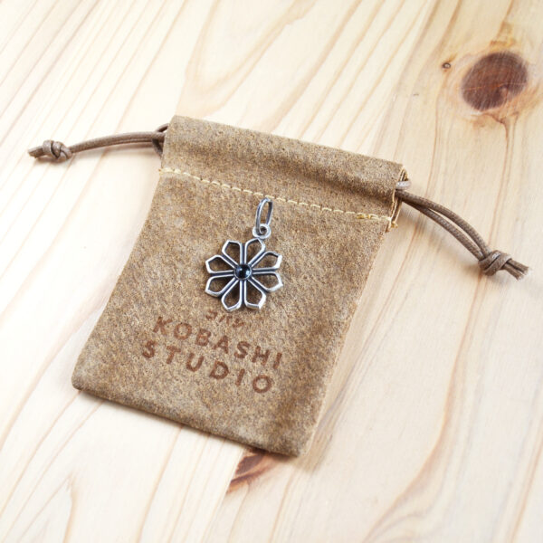 "Yatsu-Giku" Shippō Charm – Kuro (Black), Large - Image 6