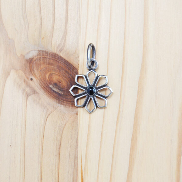 "Yatsu-Giku" Shippō Charm – Kuro (Black), Medium